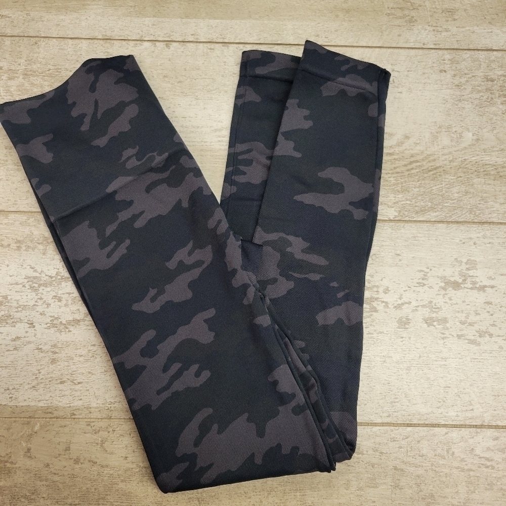 Spanx Women's Large Look At Me Now Leggings Gray Camo Mid Rise